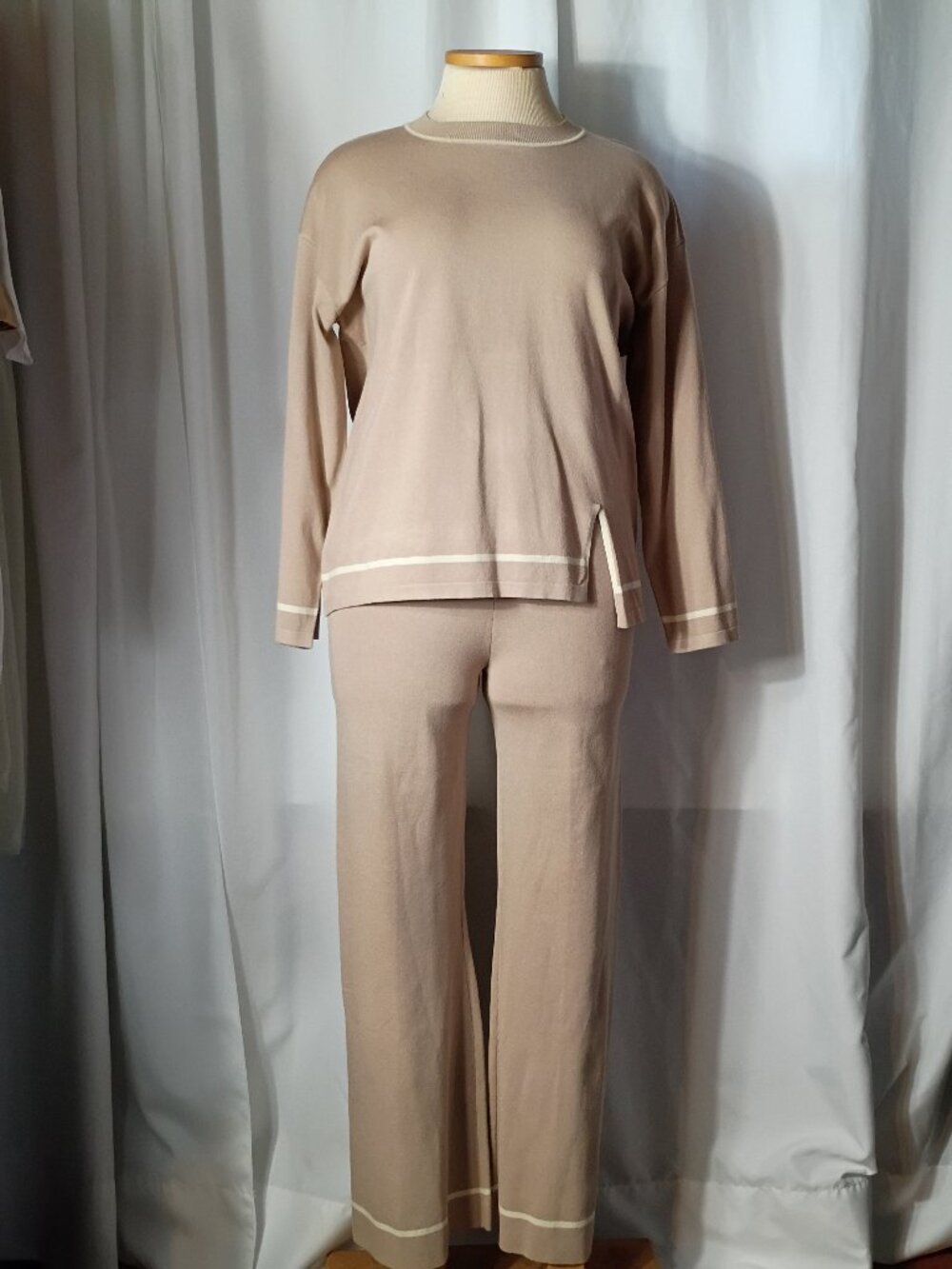 12 Crazy tan and white knit lounge set size XL